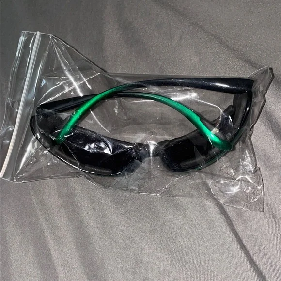 Sleek Black Sunglasses with Metallic Green Temples & Arms - Picture 3 of 6